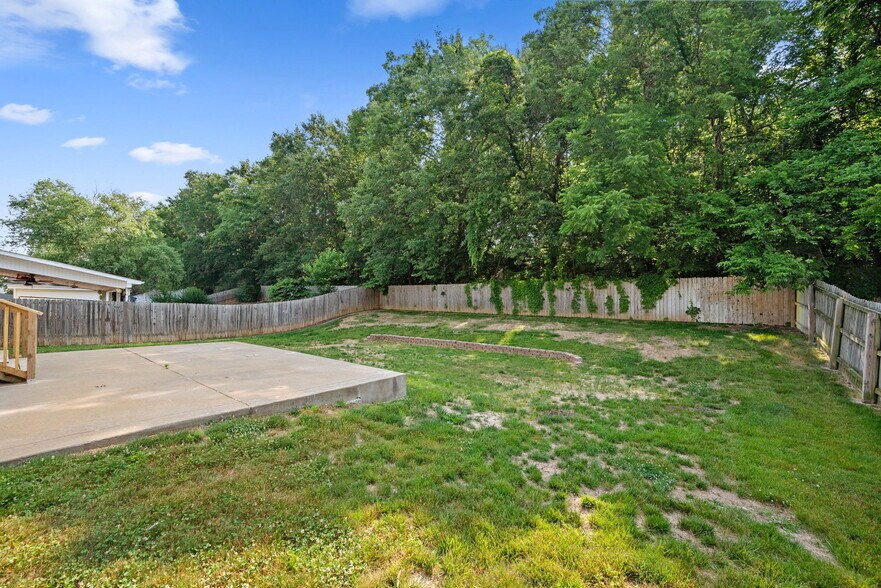 Building Photo - 114 Stone Post Ln