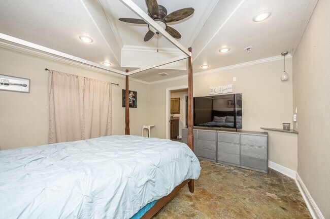 Building Photo - 3 Bedroom 2 Bath Back Bay Luxury Rental Home