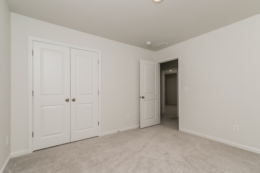 Building Photo - 359 Hidden Cove Dr