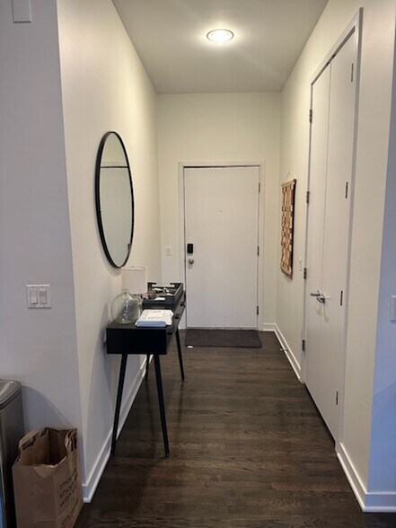 Building Photo - 808 N Greenview Ave