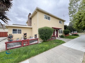 Building Photo - 500 N 5th St