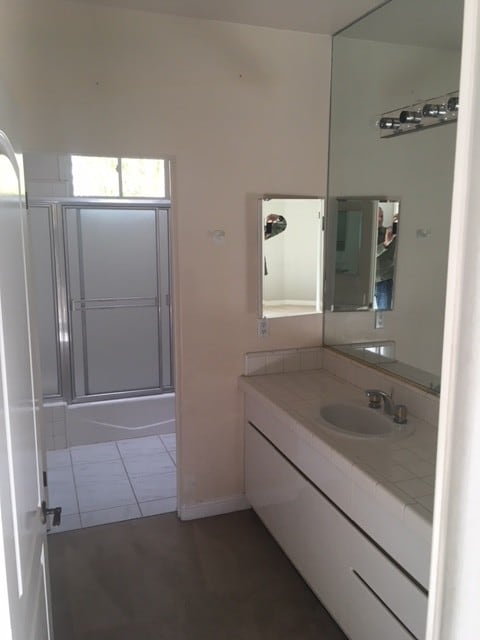 bathroom - 723 S Broadway