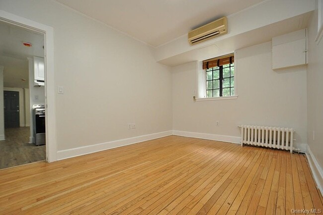 Building Photo - 155 Garth Rd