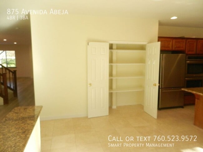 Building Photo - 875 Avenida Abeja