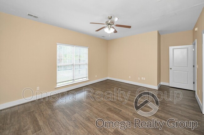 Building Photo - 252 Chesser Park Dr