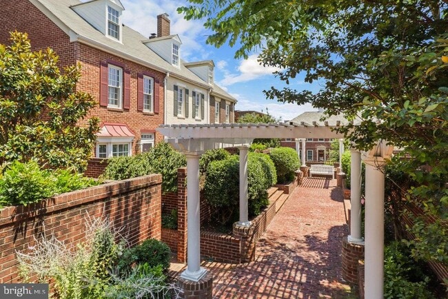 Building Photo - 568 N St Asaph St