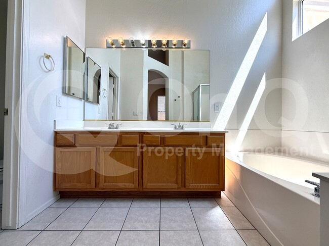 Building Photo - 5463 W Venus Way