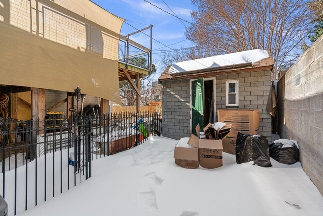 Building Photo - 216 S Castle St