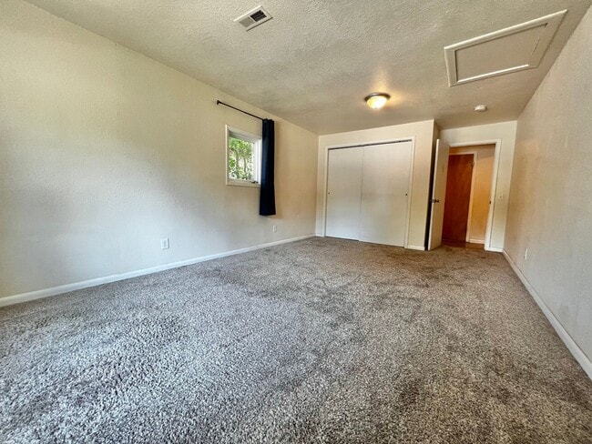 Building Photo - Spacious 3 Bed 2 Bath House in Central For...