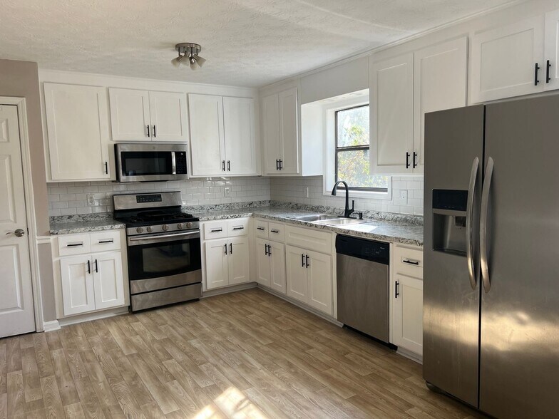 Building Photo - 1601 Cumberland Trce