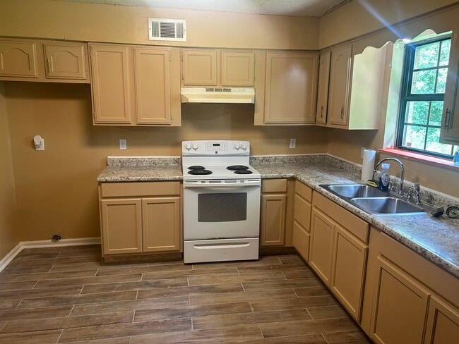 Building Photo - 218 Teresa Ln