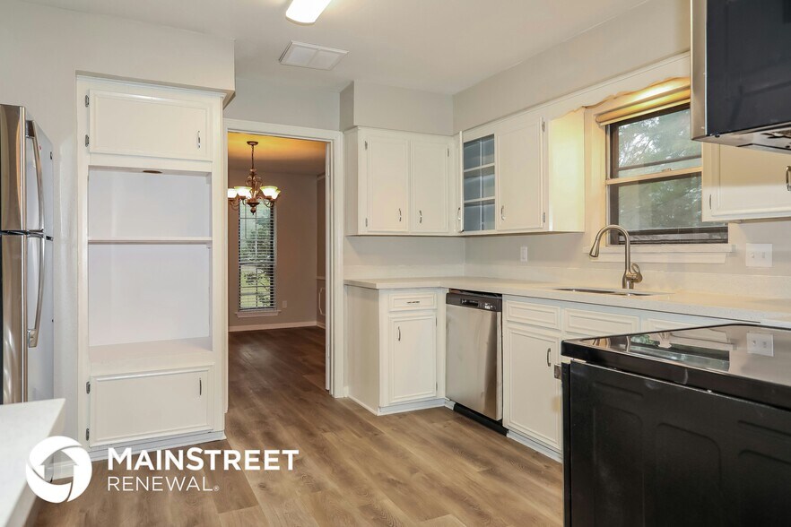 Building Photo - 25414 Foxbriar Ln