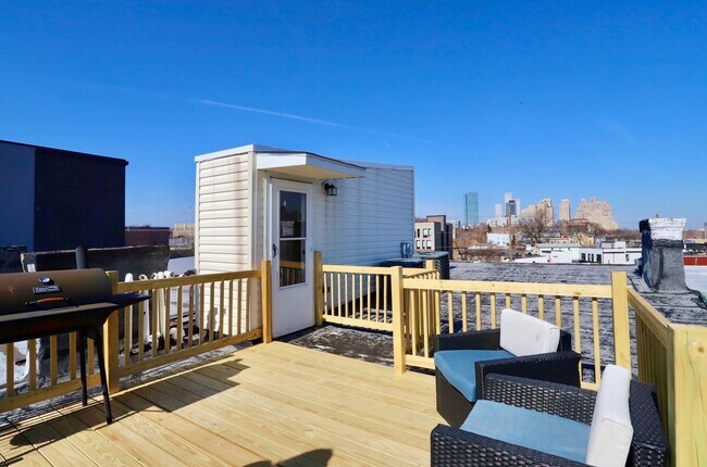 Building Photo - 37 Harmon St