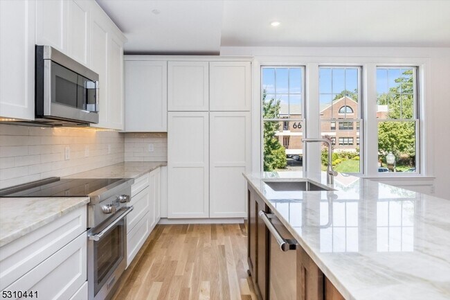 Building Photo - 63 Park St