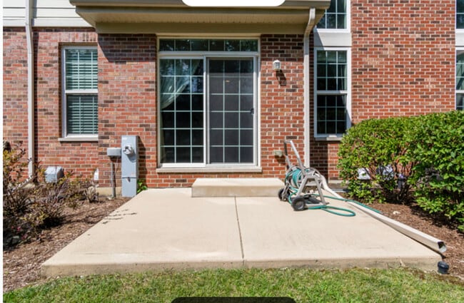 Building Photo - 10S449 Carrington Cir