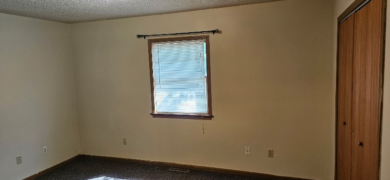 Building Photo - 1506 Red Oak Dr