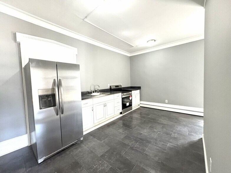 Building Photo - 709 Church St