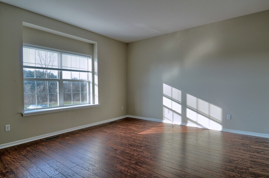 Building Photo - 2136 Knotty Pine