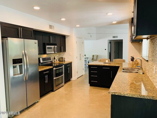Building Photo - 4629 E Earll Dr