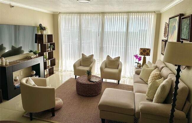 Primary Photo - 1700 NW N River Dr