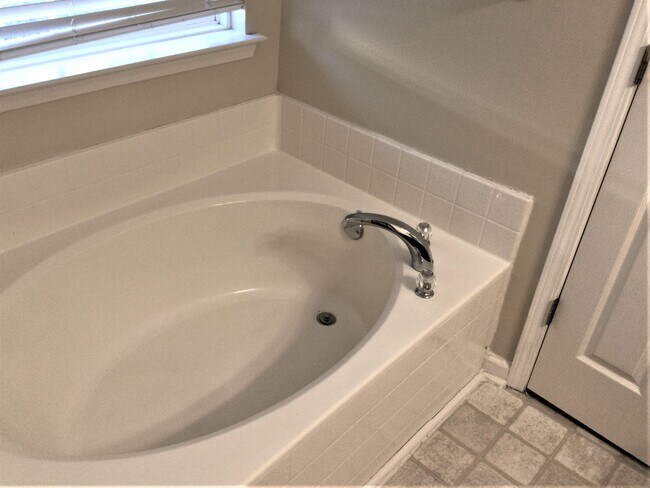 Building Photo - 509 Dresler Rd