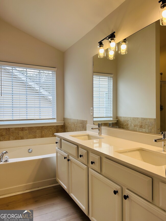 Building Photo - 11 Rockcress Ct