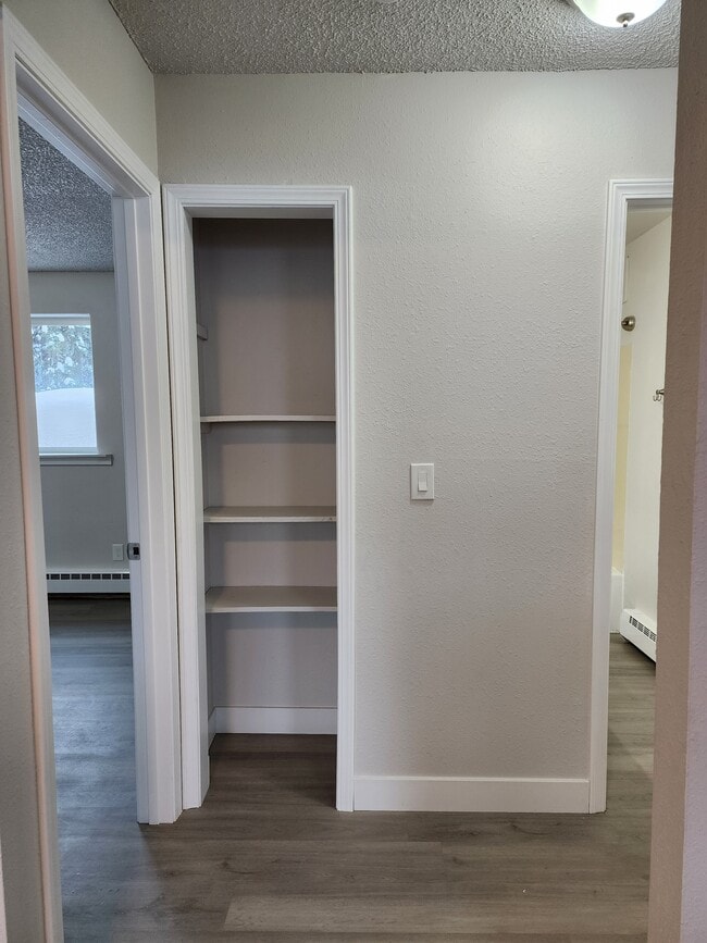 Building Photo - 401 E 8th Ave