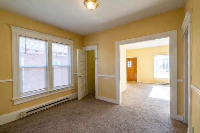 Building Photo - 906 W Colorado Ave