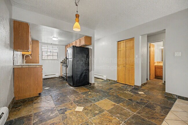 Building Photo - 1021 Carr St