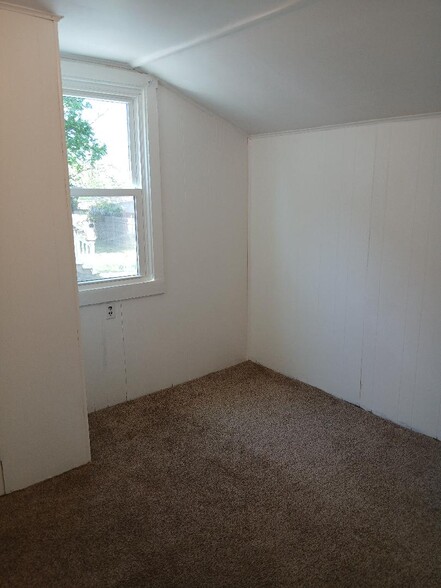 Bedroom - 44 High St