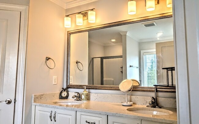 Building Photo - 3113 Lobella Dr