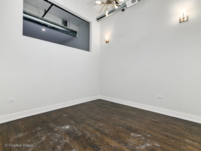 Building Photo - 4428 N Sheridan Rd