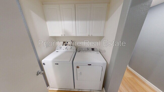 Building Photo - 10766 Sabre Hill Dr