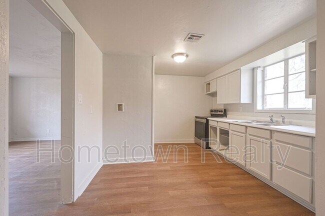 Building Photo - 3932 SE 22nd St