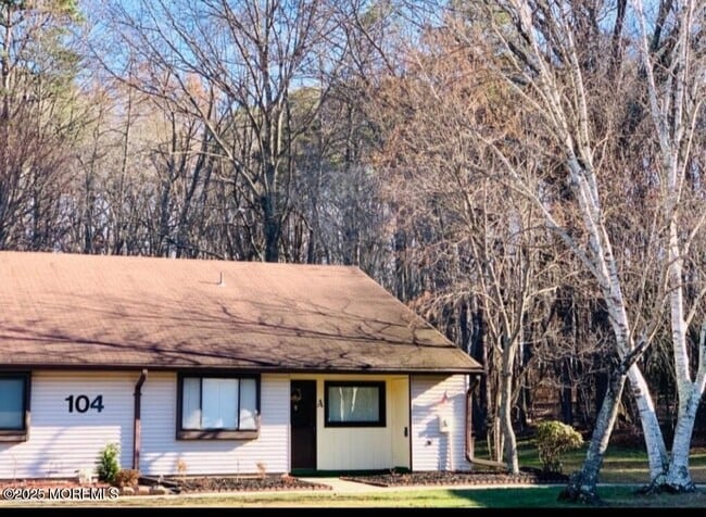 Primary Photo - 104 Amberly Dr