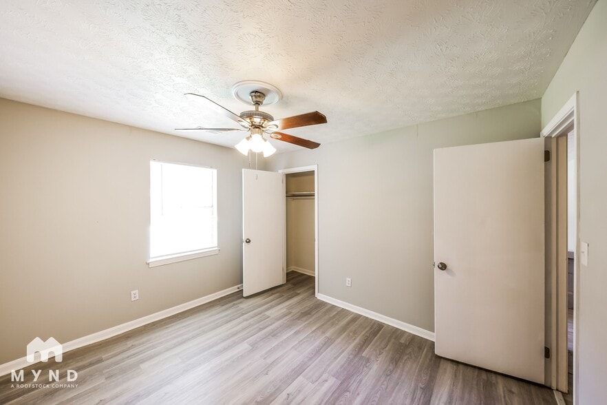 Building Photo - 2110 Vicki Dr