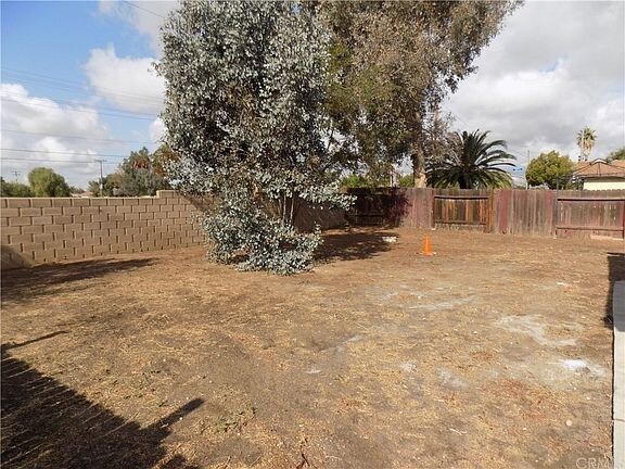 Building Photo - 14236 La Paz Dr