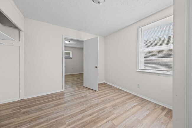 Building Photo - 410 Carbon Cove