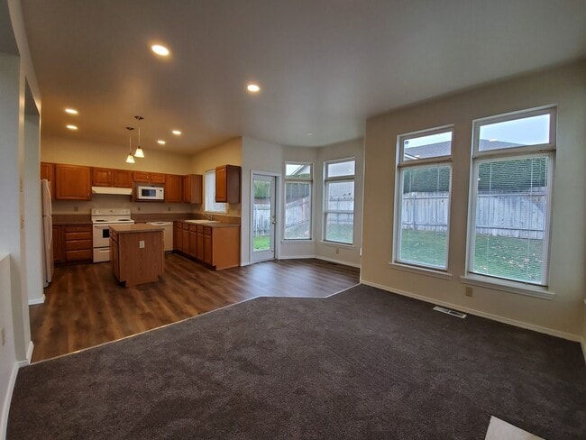 Building Photo - 1611 Lamb Ave