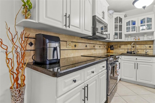 Building Photo - 860 Curtiss Dr