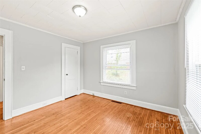 Building Photo - 2722 Eastway Dr