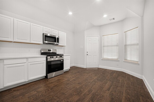 Building Photo - 20707 Pine Rain Ct