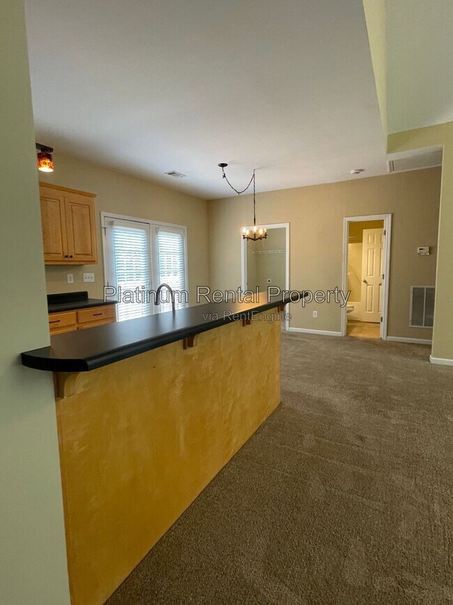 Building Photo - 144 Pointe Cir