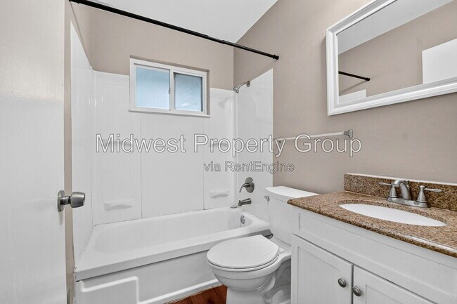 Building Photo - 727 Shepley Dr