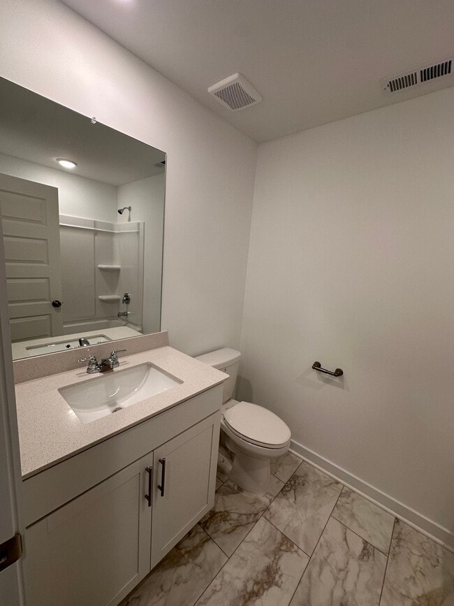 Building Photo - 700 Dreamers Private Ln