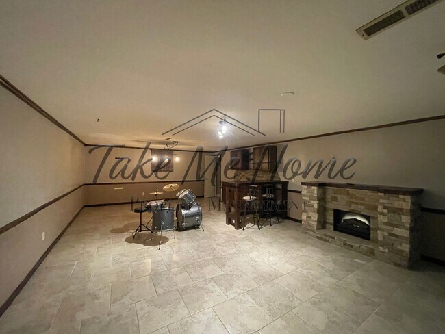 Building Photo - 3 Bedroom Basement Home in Kickapoo District!