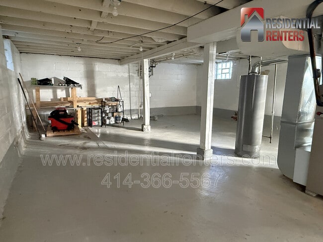 Building Photo - 2009 S 68th St