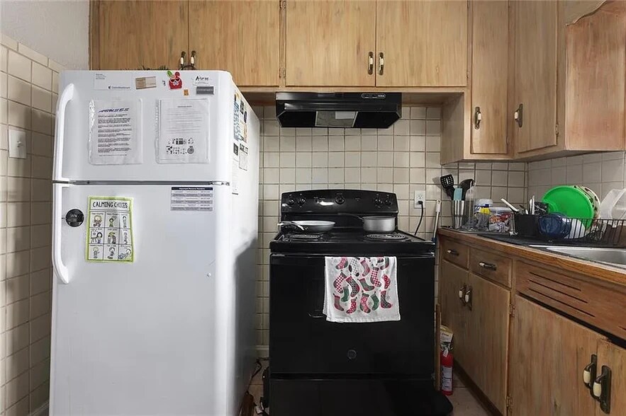 Kitchen - 1825 N 47th St