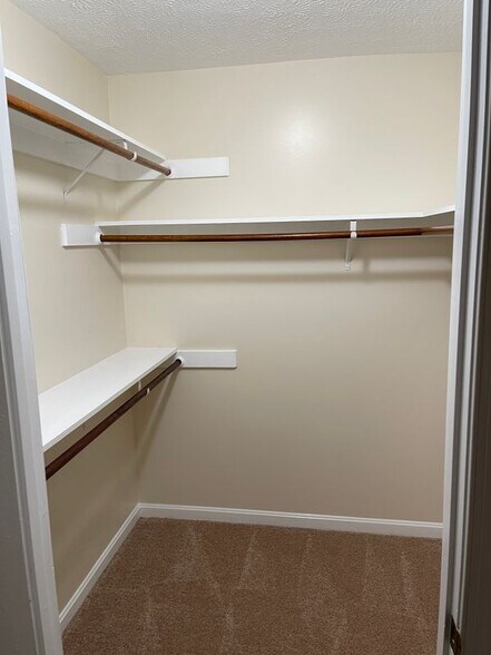 Building Photo - 44755 Woodlake Ct