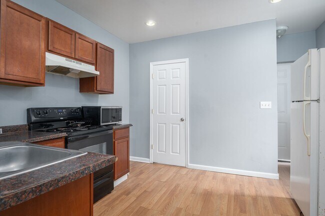 Building Photo - Two Bedroom Rental for Immediate Move In West Baltimore